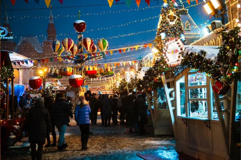 I turisti nella strada di Istambul in Natal, Turchia capodanno 