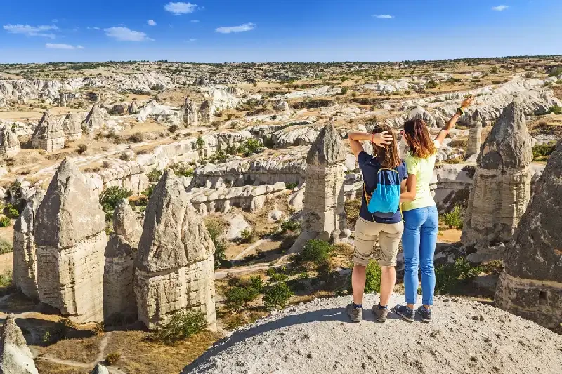 2 donne a cappadocia , vacanze in turchia
