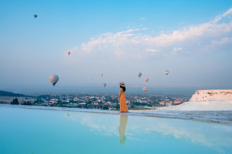 hot air balloon, travertine pools, hierapolis, turquoise color  en turkey
