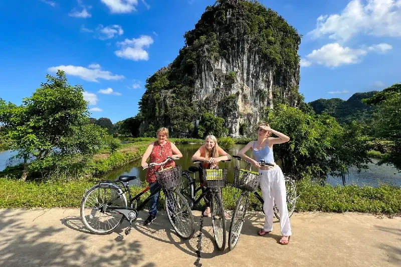 Dubai and Vietnam Tour
