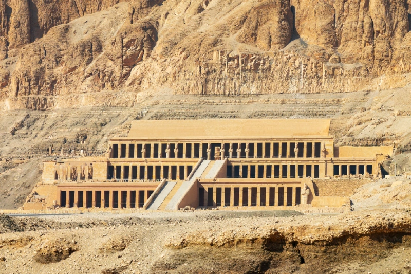 Vista del templo mortuorio de Hatshepsut cerca de Luxor, Egipto