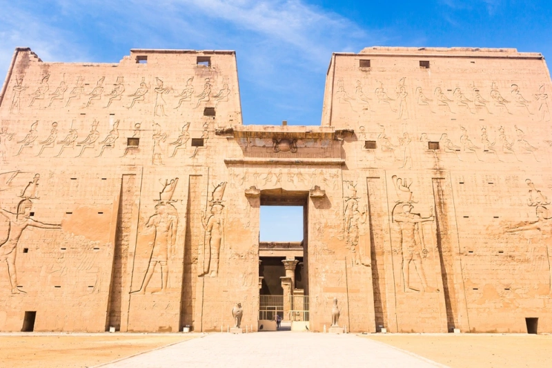 Templo de Edfu La fachada del Templo de Edfu en Egipto