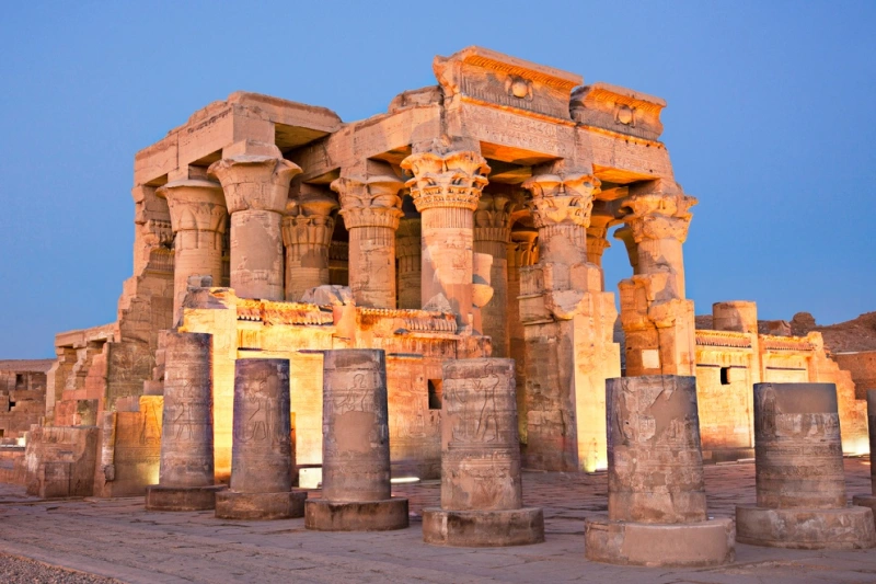 Templo de Kom Ombo Templo de Kom Ombo en Egipto al atardecer