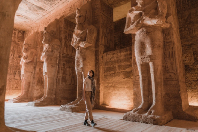 Caminando dentro de los templos de Abu Simbel