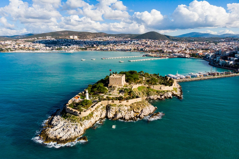 Puerto de Kusadasi, costa egea de Turquía. Puerto de Kusadasi, costa egea de Turquía. Tour Turquía y Egipto