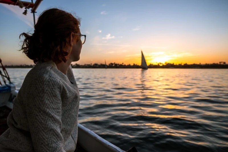 una donna in una crociera sul nilo