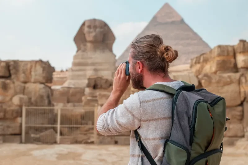 Un uomo e piramidi, piramide di Chefren
