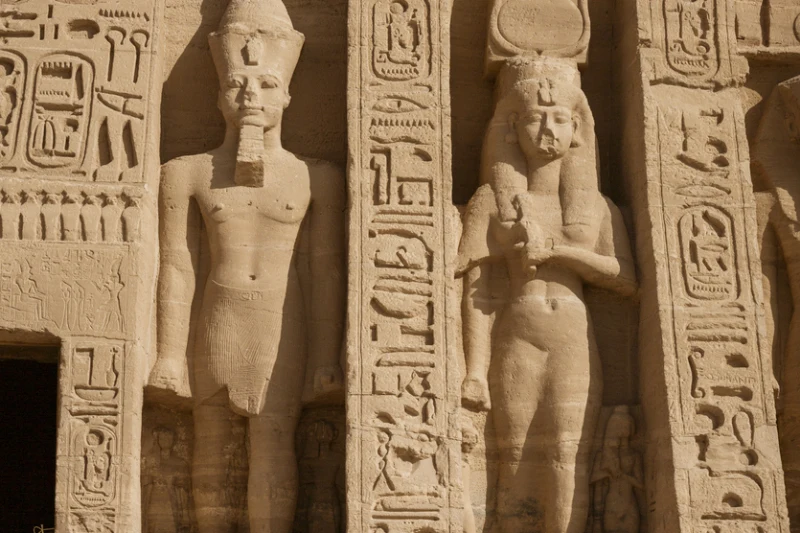Ramsés e Nefertari 