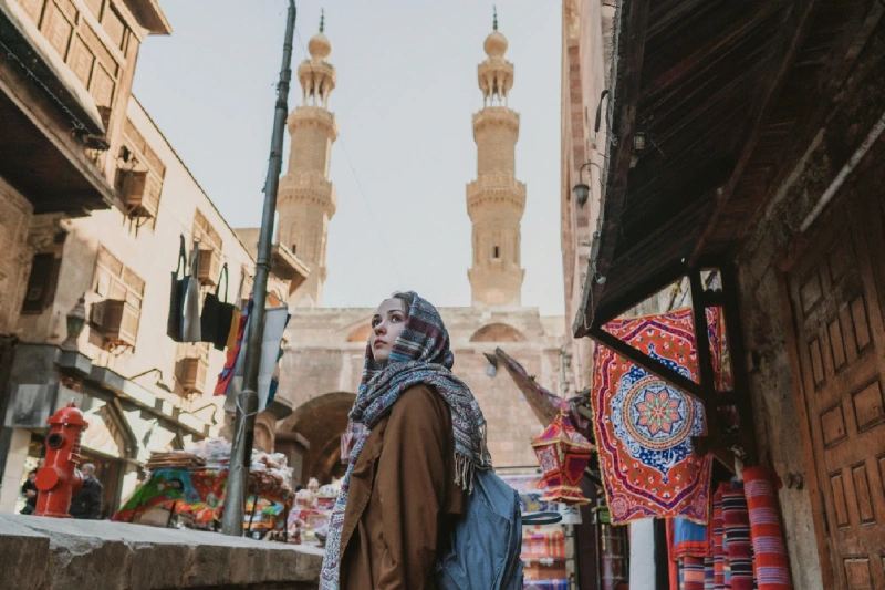 Una mujer turista en El Cairo