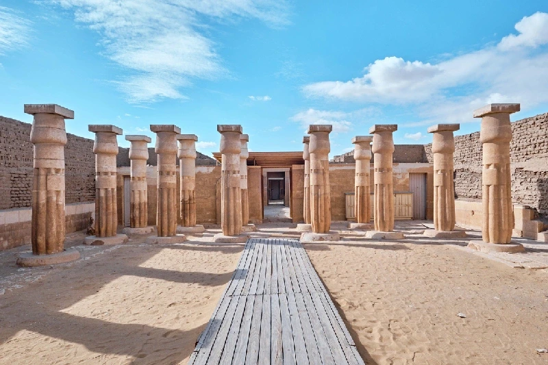 Columnas en la Tumba de Horemheb ubicada en la Necrópolis de Saqqara