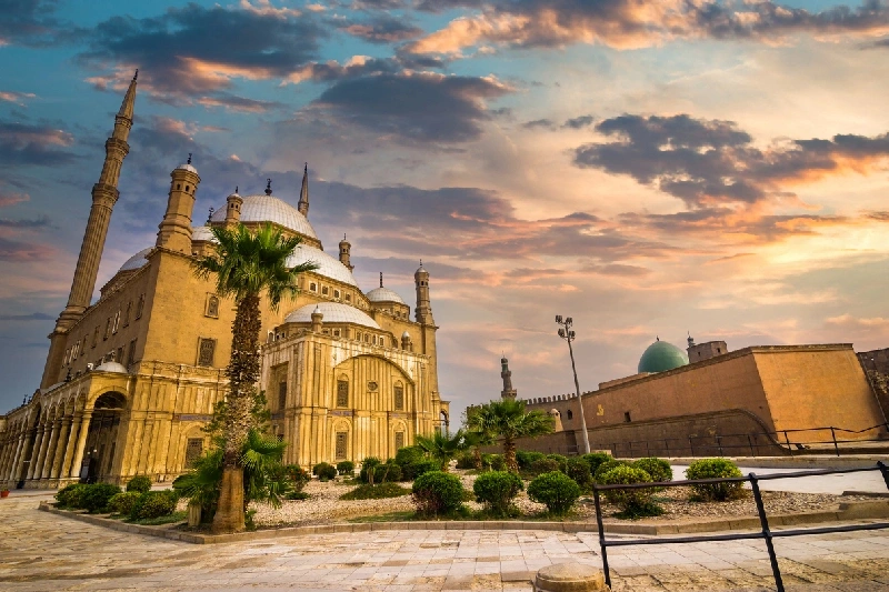 Mezquita de Mohamed Ali en un día nublado.