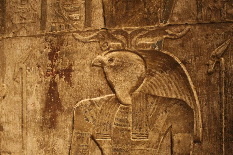 Horus tallado en el templo de edfu