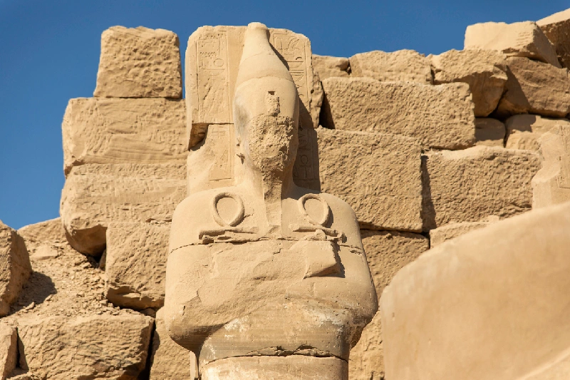 Estatua de Osiris en templo de Karnak