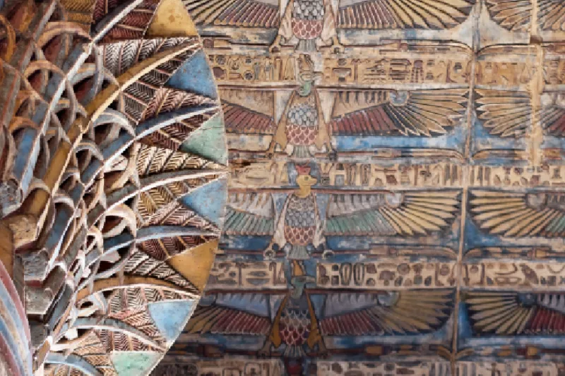 unas Columnas coloradas del Templo de Khnum en Esna