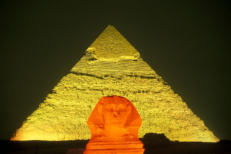 espectáculo de luz y sonido en las Pirámides de Giza
