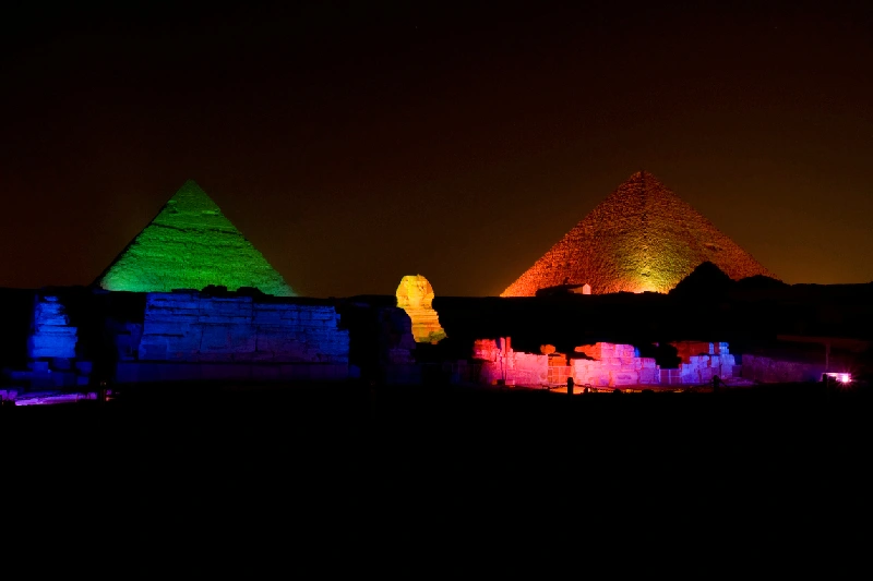 espectáculo de luz y sonido en las Pirámides de Giza