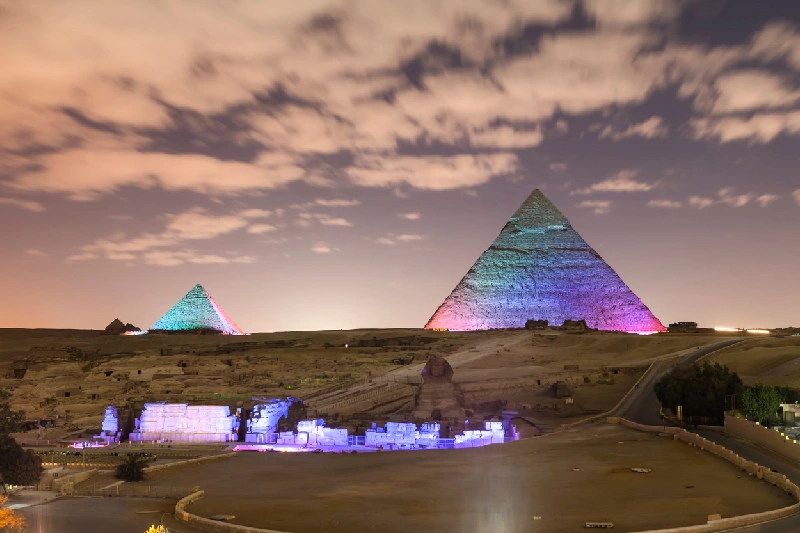espectáculo de luz y sonido en las Pirámides de Giza