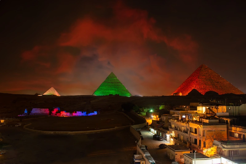 espectáculo de luz y sonido en las Pirámides de Giza