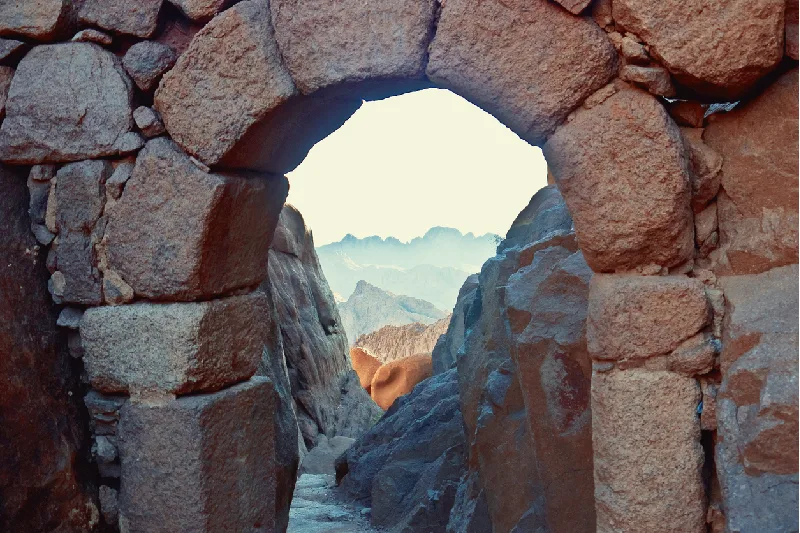 una Puerta en el Monte de Sinaí