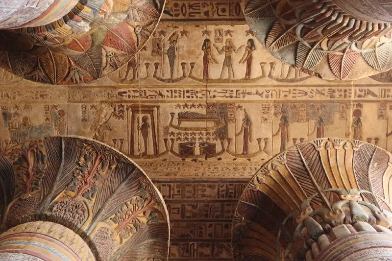Iscrizioni colorate nel Tempio di Khnum