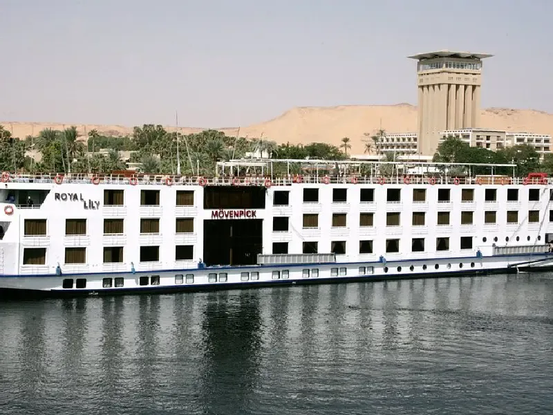 a bordo del motonave , Movenpick ms royal lily motonave