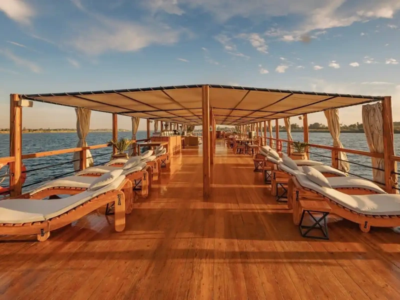 sundeck nuun e nuut, dahabeya nuun e nuut