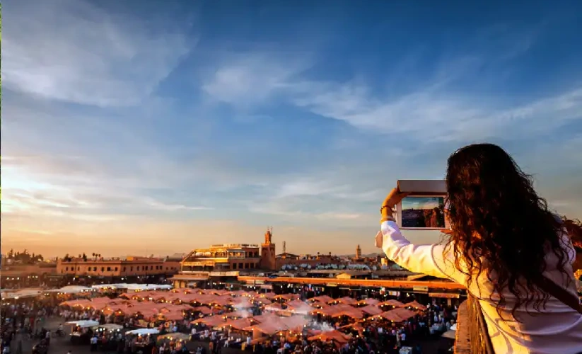 una turista in marocco , tour marocco 10 giorni 