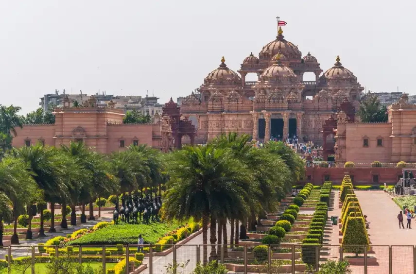 Tempio di Akshardham, Viaggio in India