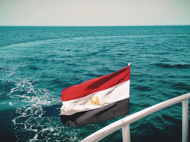 Historia y Significado de la Bandera de Egipto