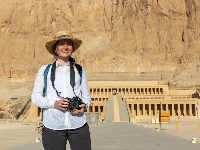 donna nel tempio di hatshepsut, cosa vedere a luxor