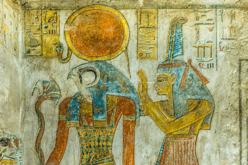 Pinturas del dios egipcio Ra y Maat en KV 14, la tumba de Tausert y Setnakht en el Valle de los Reyes, Luxor, Egipto.