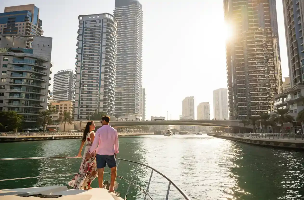 una coppia a dubai , dubai grattacieli una coppia a dubai , dubai grattacieli