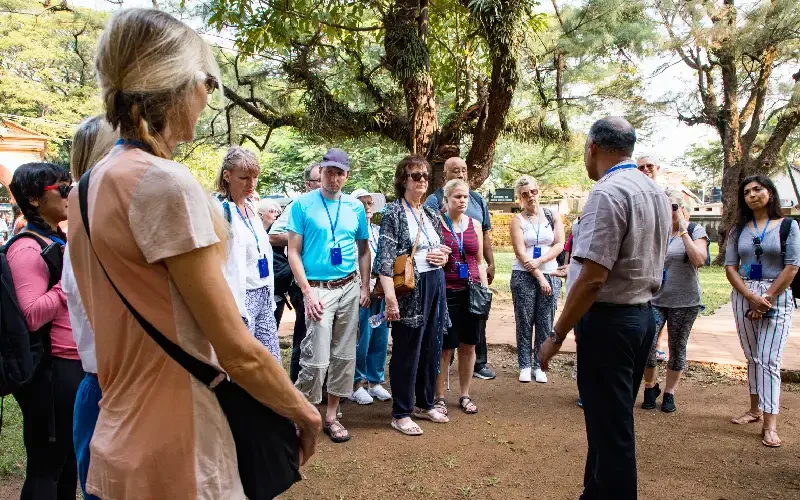 Gruppo turistico in India 