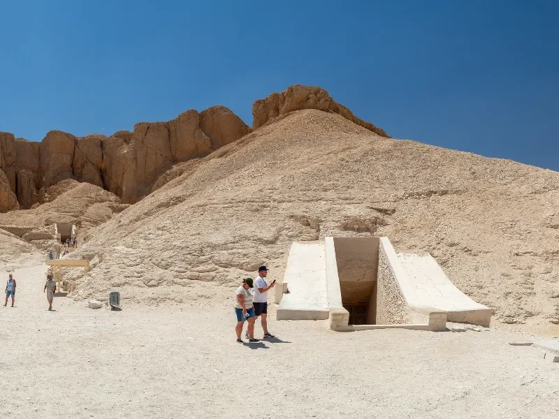 la visita esterna del luogo, valle dei re