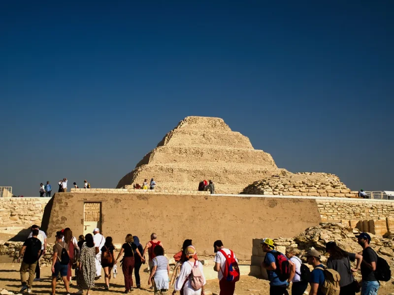 Piramidi Giza e tanti genti