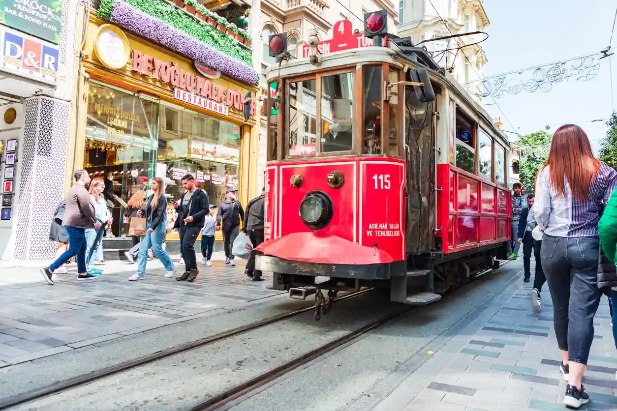 tram piazza taksim turchia , Piazza Taksim