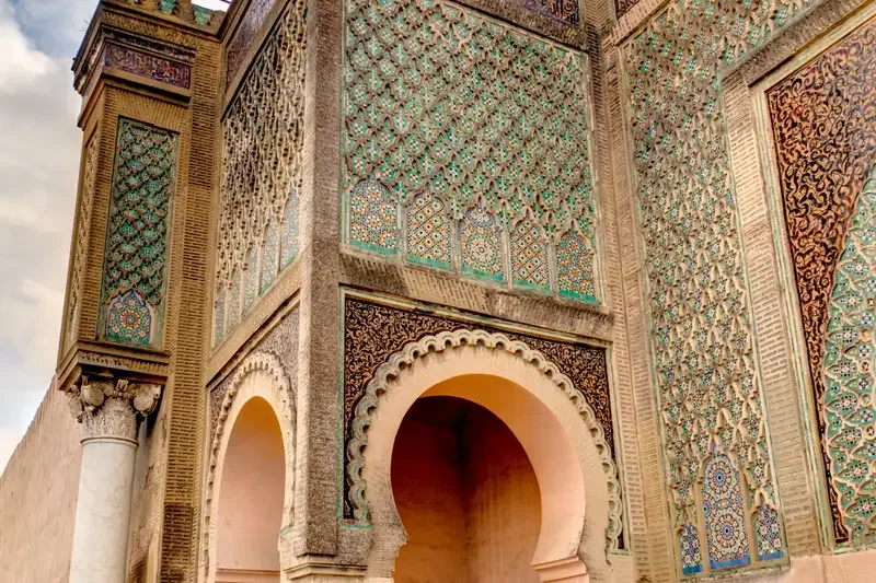 Bab Mansour: La Porta più Maestosa del Marocco che Ti Lascerà Senza Fiato