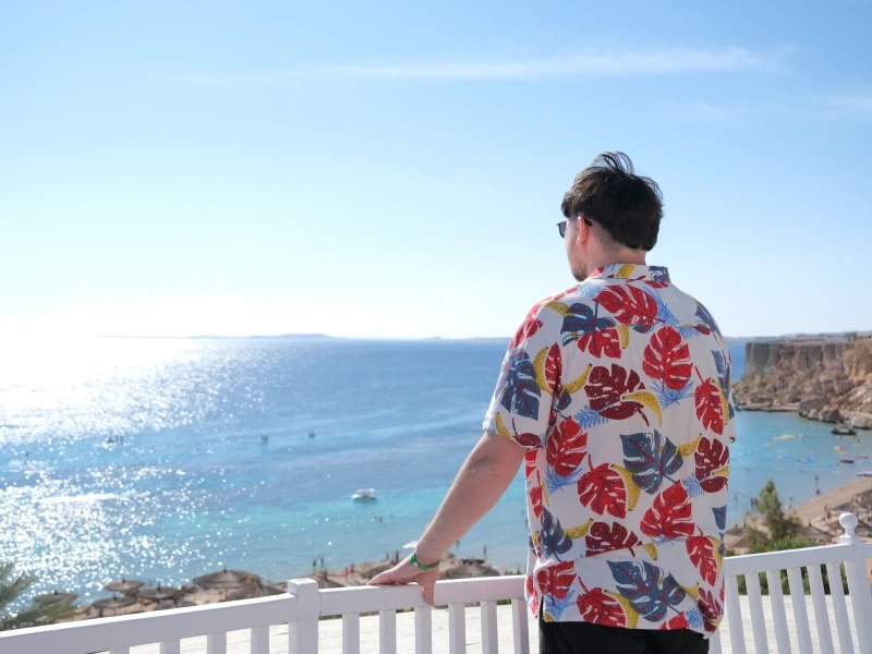 un uomo a Sharm el Sheikh, Egitto