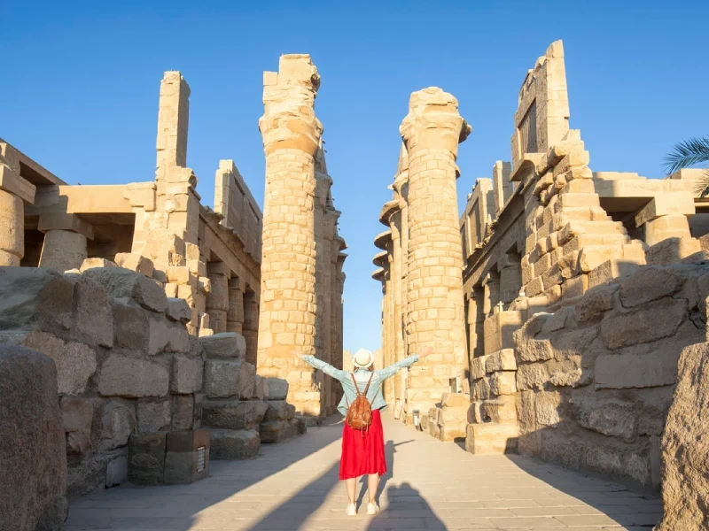 una donna a Luxor