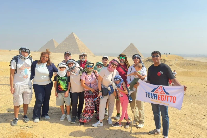 Gruppo di turisti durante un tour in Egitto