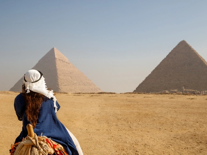 una donna alle piramidi 