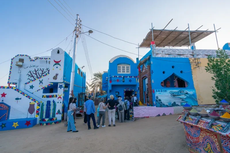 Turisti nel Vilaggio Nubiano