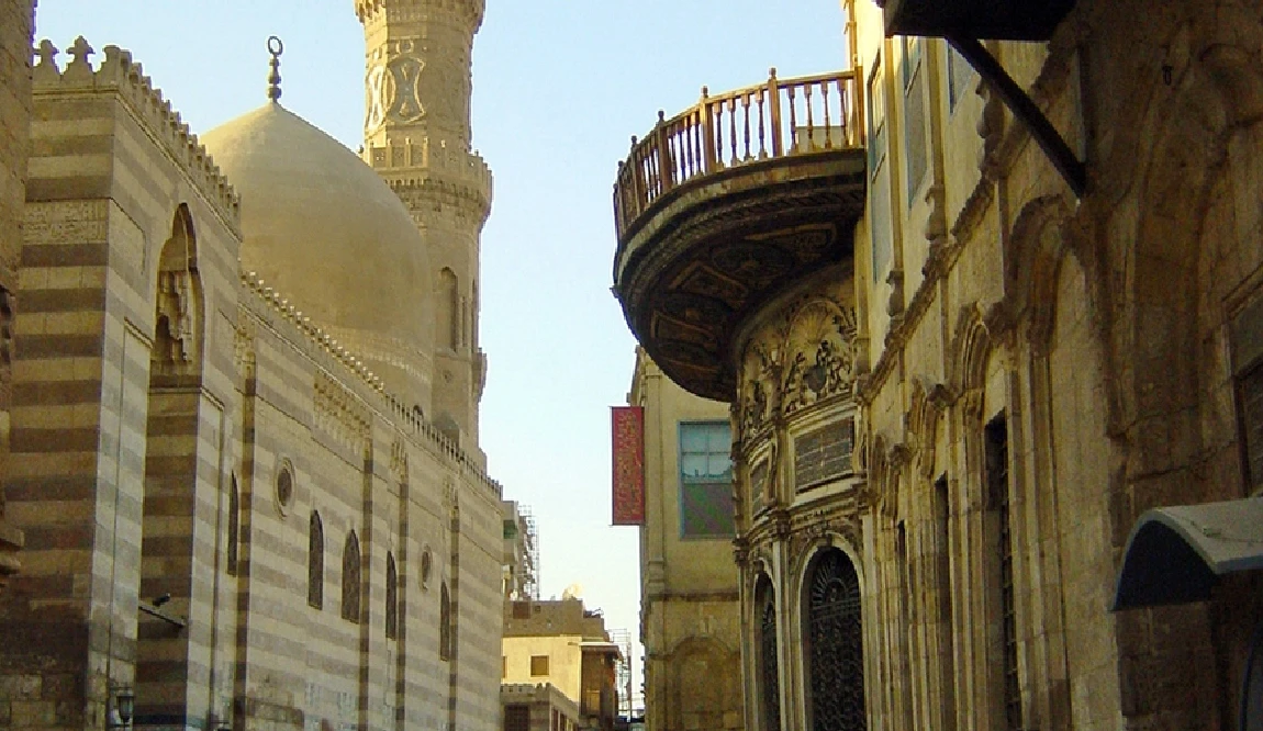 una mezquita en el cairo antiguo