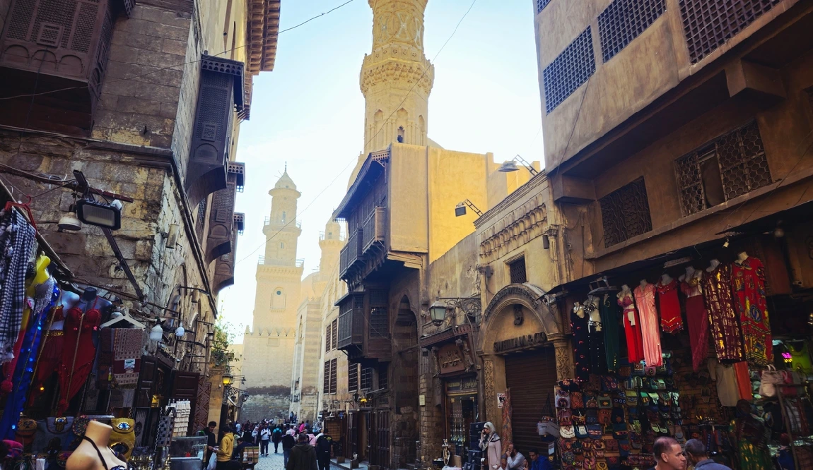 la calle del moez en el cairo antiguo