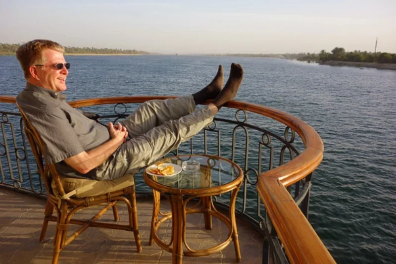 relax sul ponte motonave nilo tramonto