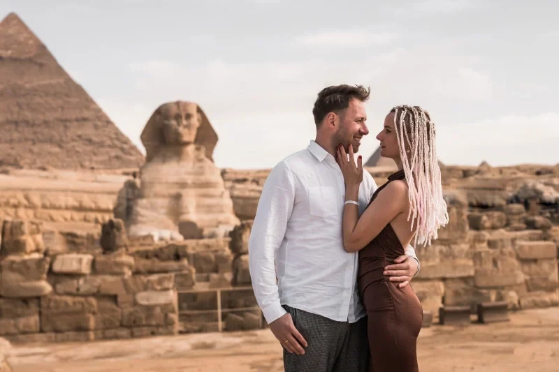 coppia romantica sfinge piramide cheope