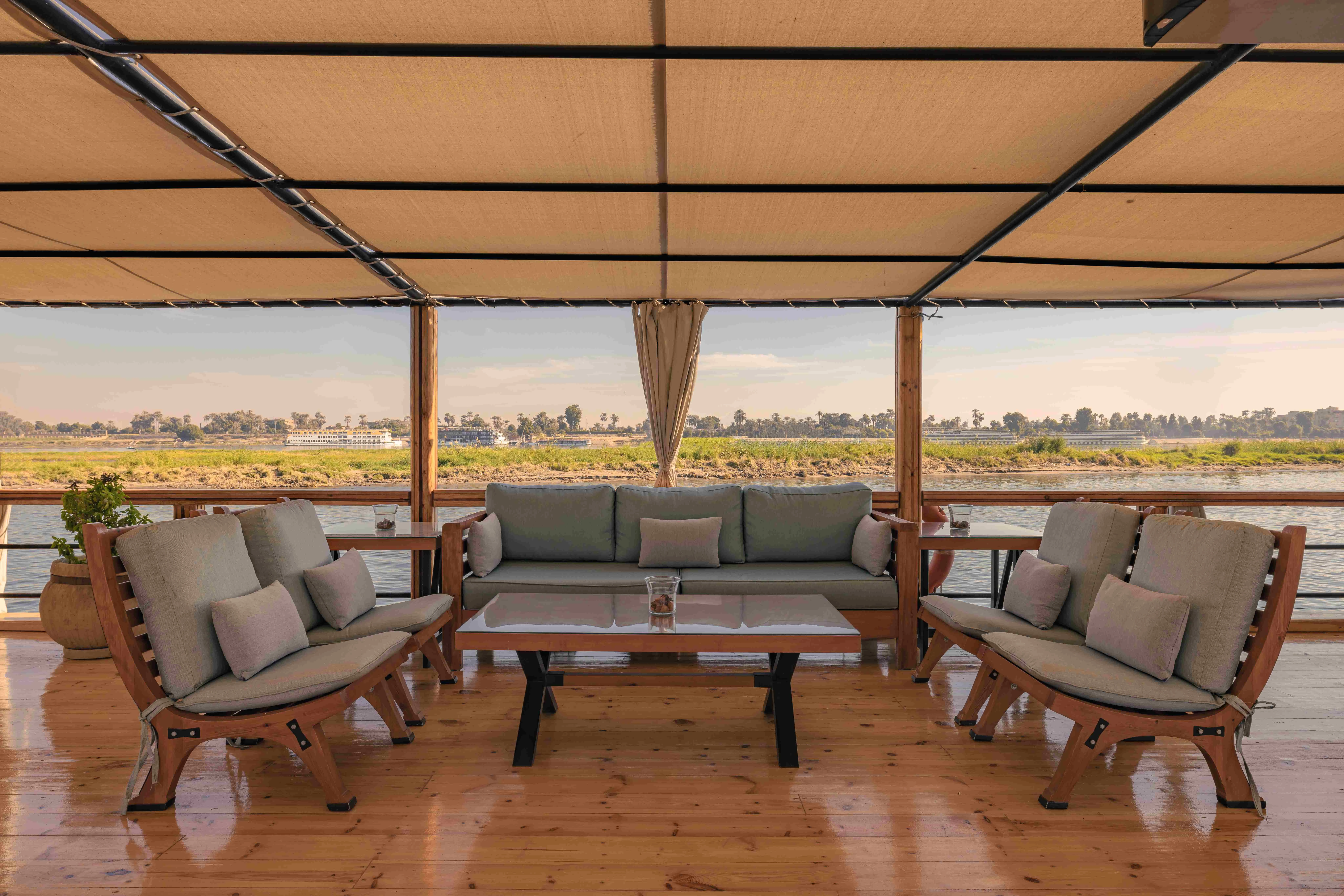 Nuun & Nuut Dahabiyas Nuun & Nuut Dahabiyas