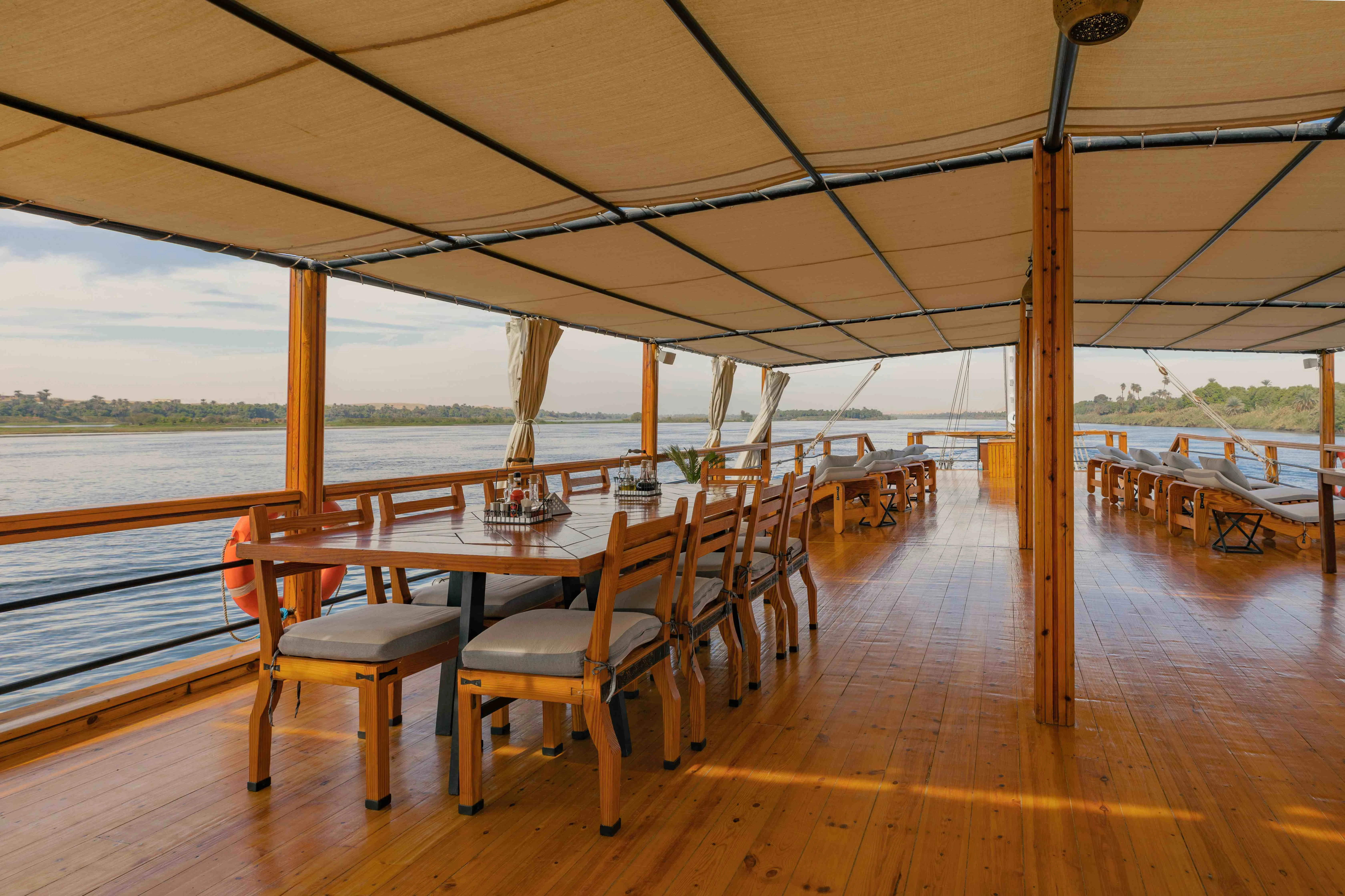 Nuun & Nuut Dahabiyas Nuun & Nuut Dahabiyas