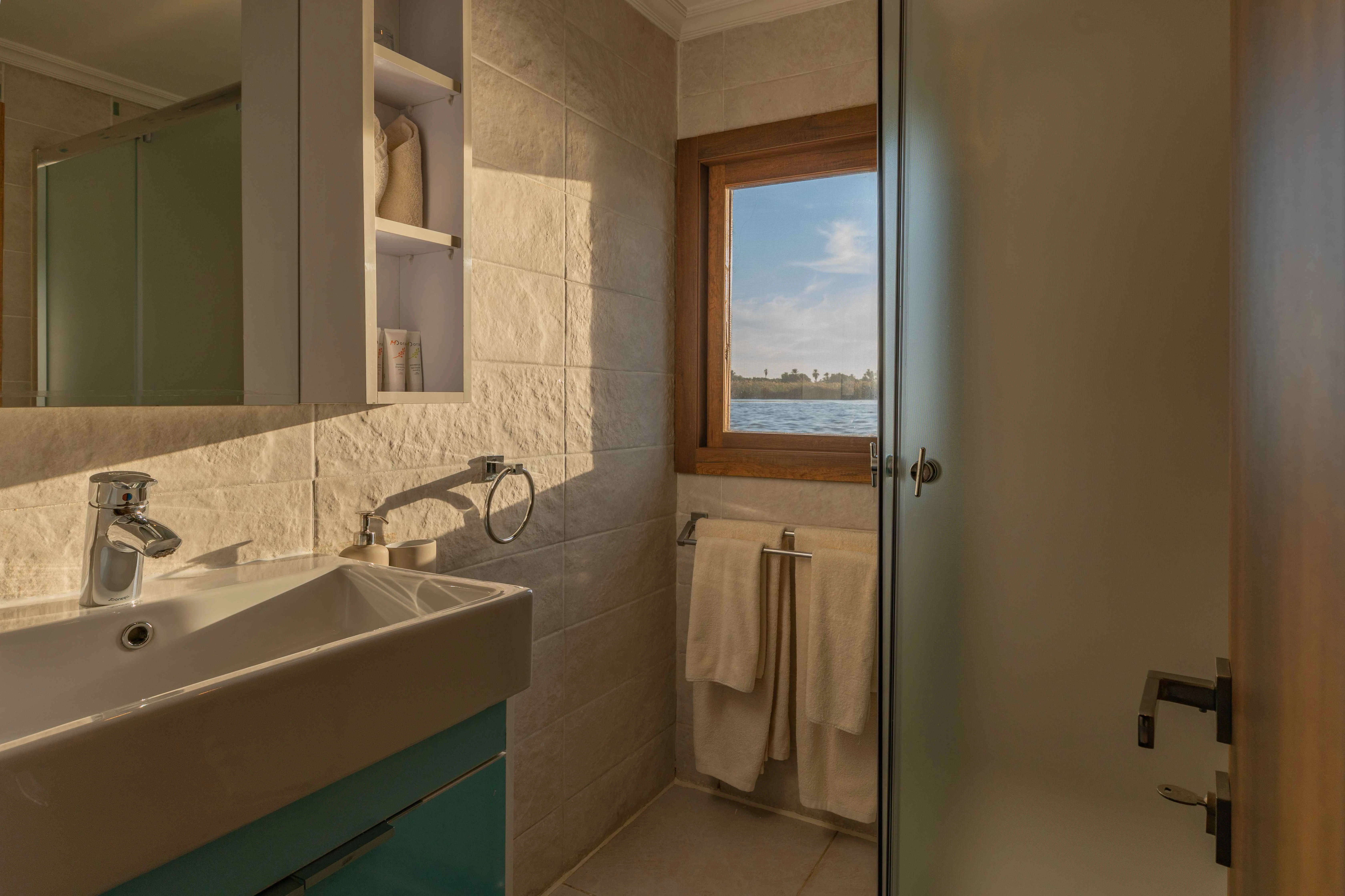 Nuun & Nuut Dahabiyas Nuun & Nuut Dahabiyas