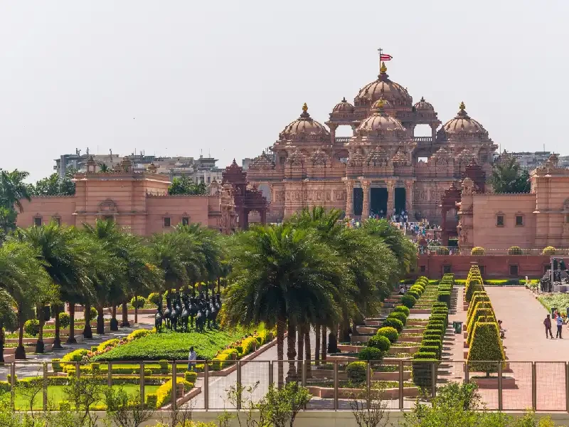 Tempio di Akshardham, Viaggio in India